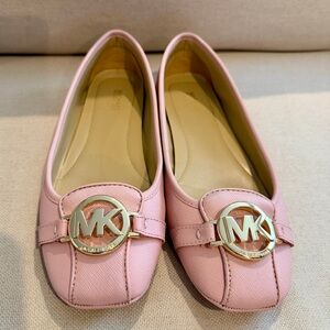 Michael Kors Light Pink Fulton leather flats with Gold Logo